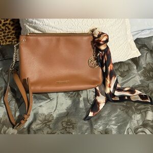 MICHAEL KORS | Tan Crossbody Purse